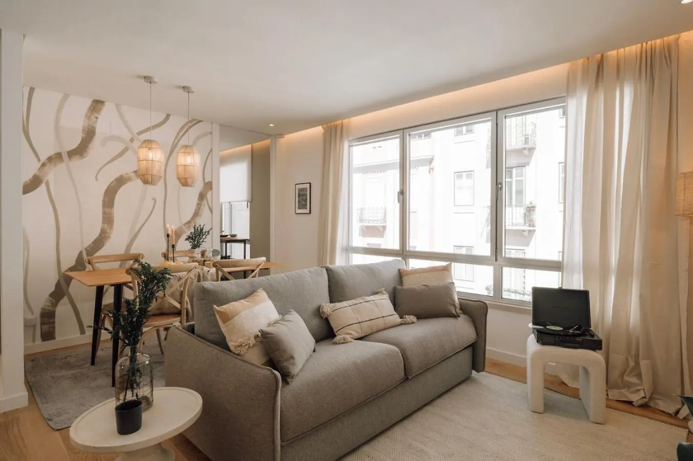 Tarquinia - 1 Bedroom And Parking In Alvalade Lisbon
